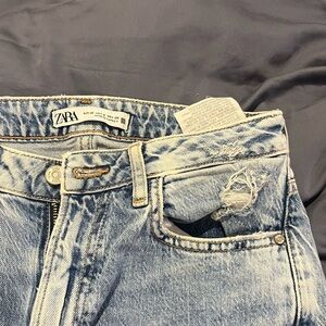 Zara Women’s Light Blue Distressed Jeans